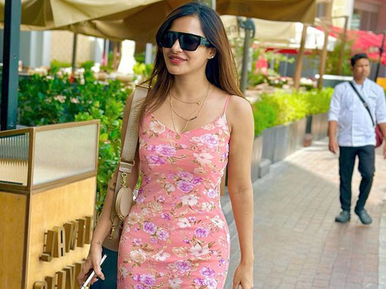 Posh Looks Of Ashu Reddy On Dubai Streets